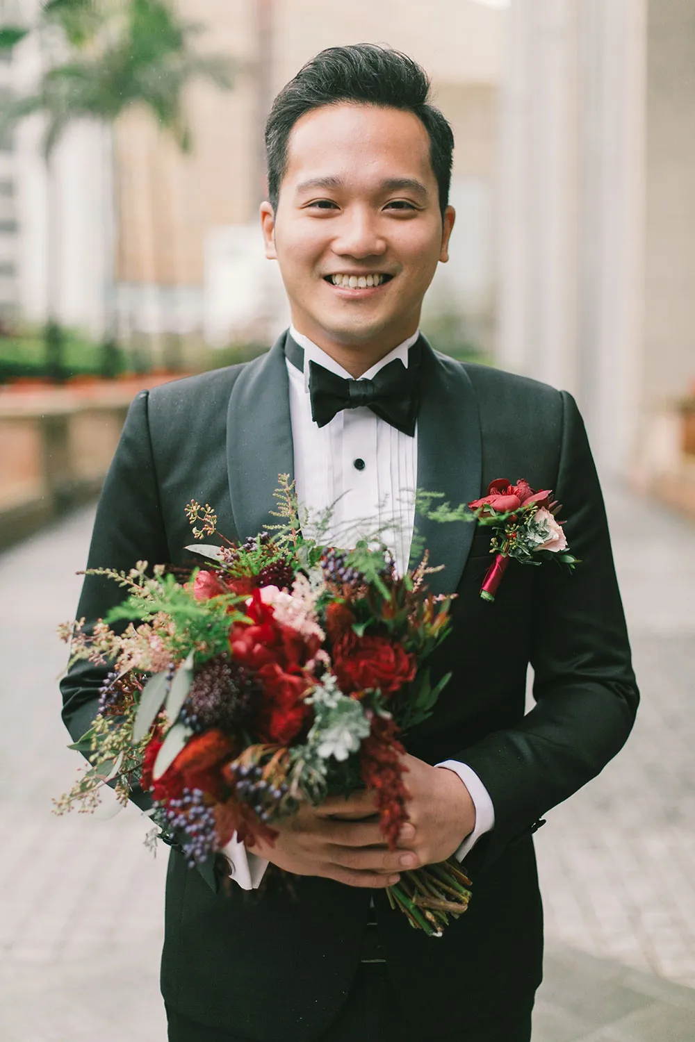 Photo by Munkeat Photography. theweddingnotebook.com