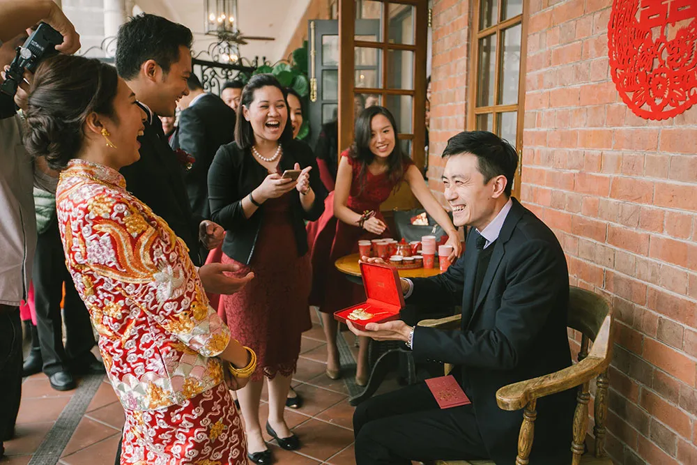 Photo by Munkeat Photography. theweddingnotebook.com