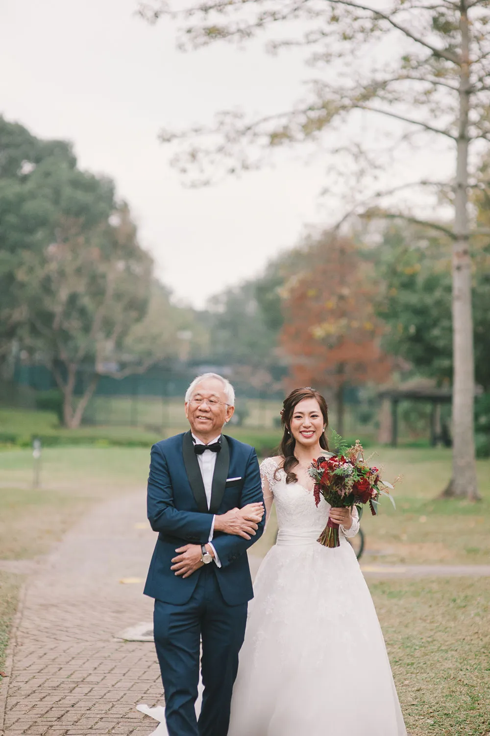 Photo by Munkeat Photography. theweddingnotebook.com