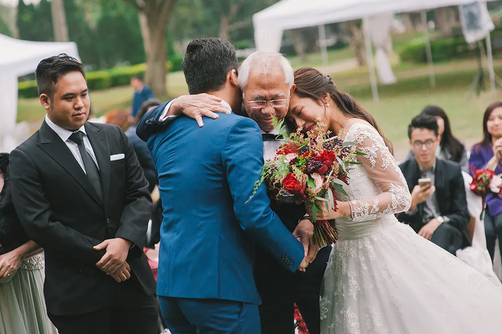 Photo by Munkeat Photography. theweddingnotebook.com