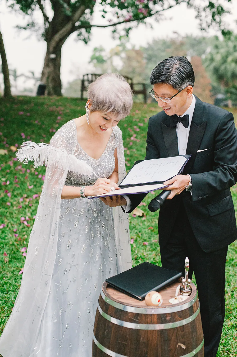 Photo by Munkeat Photography. theweddingnotebook.com