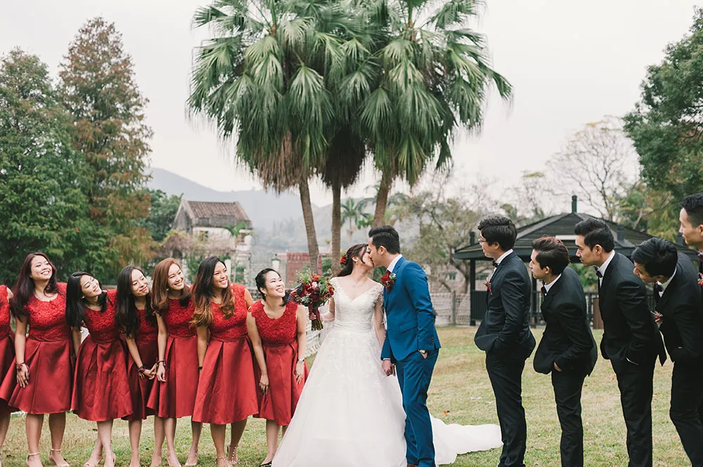 Photo by Munkeat Photography. theweddingnotebook.com