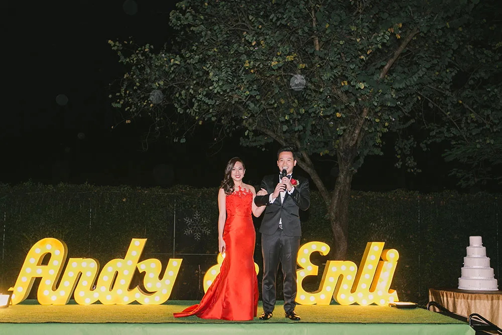 Photo by Munkeat Photography. theweddingnotebook.com