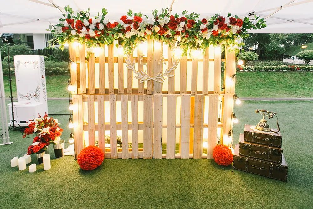 Photo by Munkeat Photography. theweddingnotebook.com