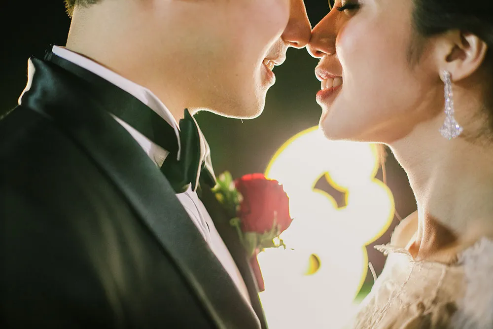 Photo by Munkeat Photography. theweddingnotebook.com