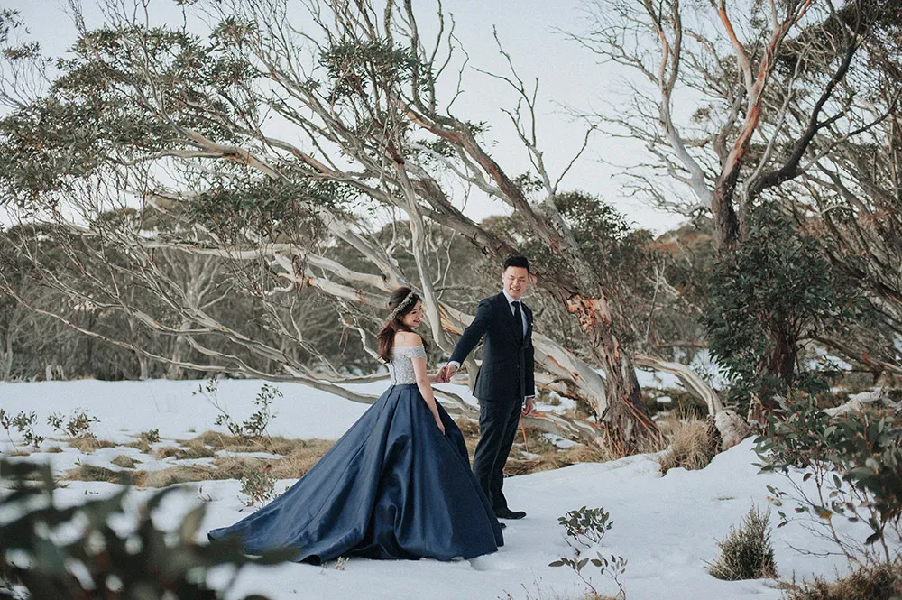 Photo by Munkeat Photography. theweddingnotebook.com