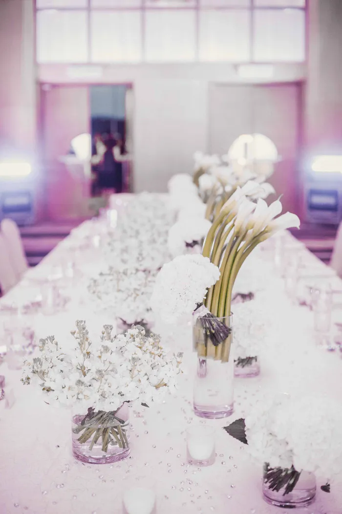 White on white wedding table centrepiece. Photography by Creative Clicks. theweddingnotebook.com