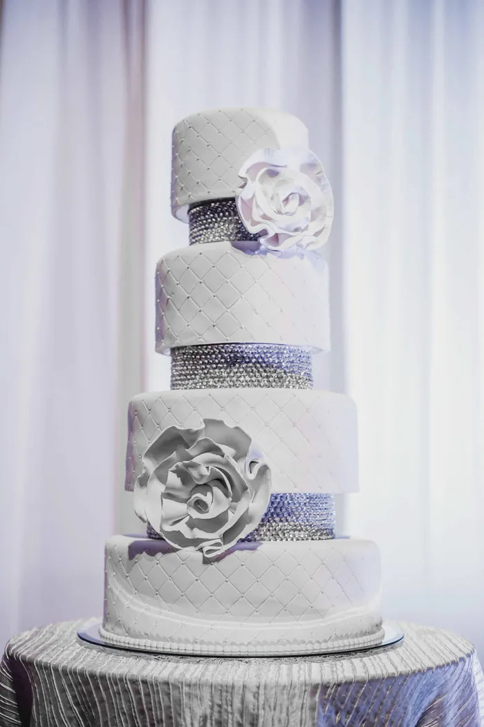 White and silver wedding cake. Photography by Creative Clicks. theweddingnotebook.com