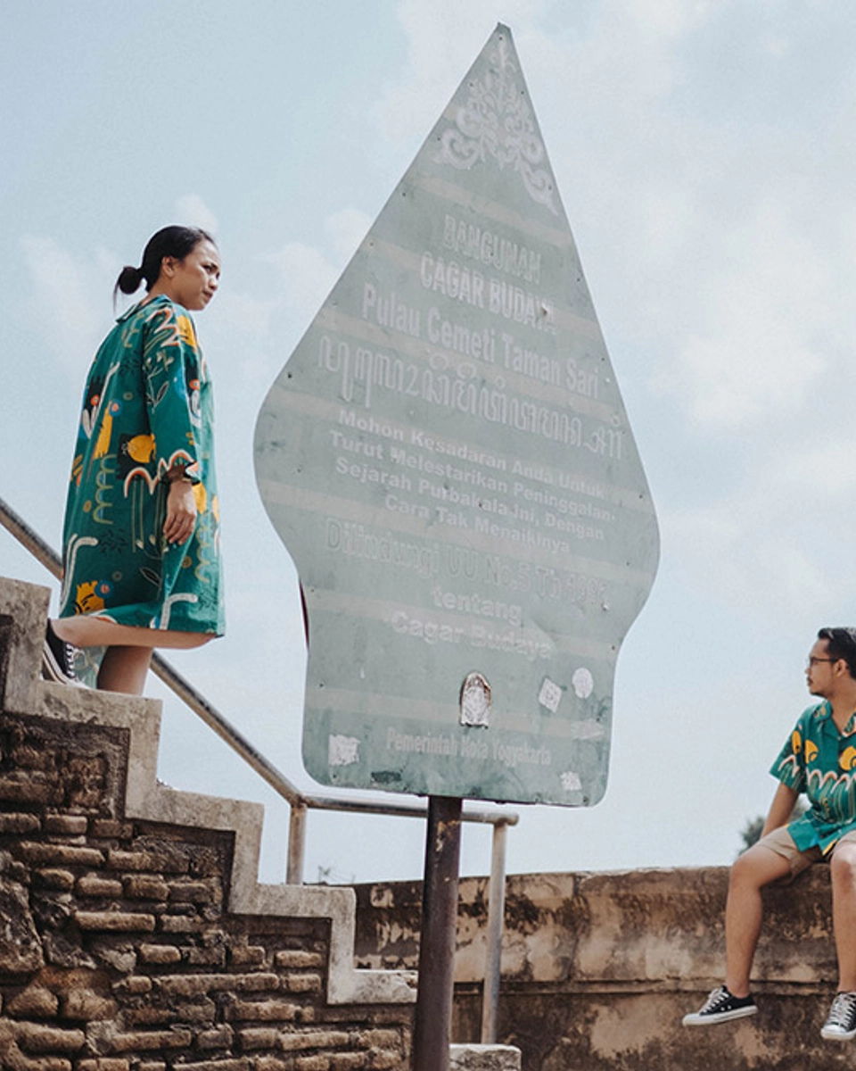 Spirited and Heartwarming Bridal Portraits in Charming Yogyakarta, Indonesia