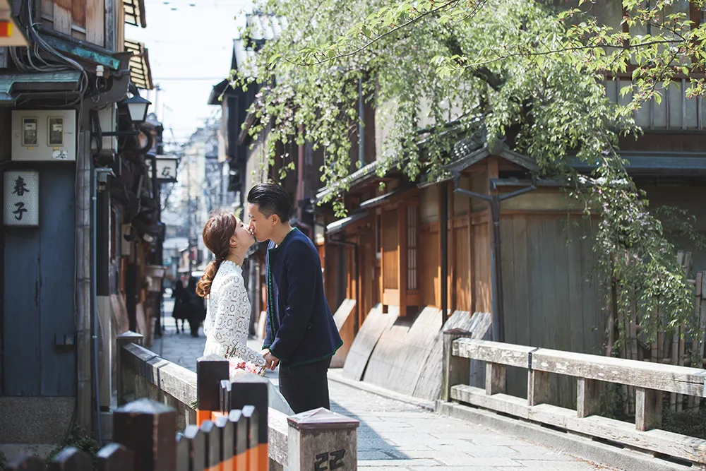 Photo by Lukas Chan Photo Lab. theweddingnotebook.com