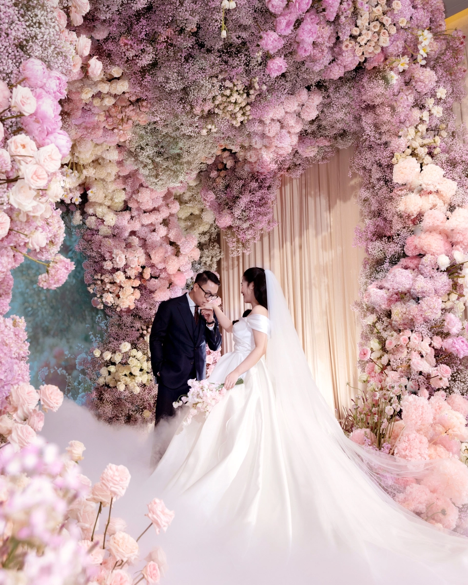 Sunset in Provence: A Grand Wedding at JW Marriott Hotel Hanoi with Cinematic Charm