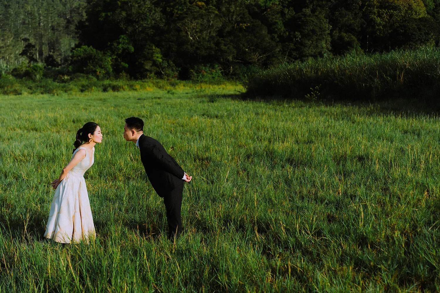 Photography by Zahkri of Sheerss. theweddingnotebook.com