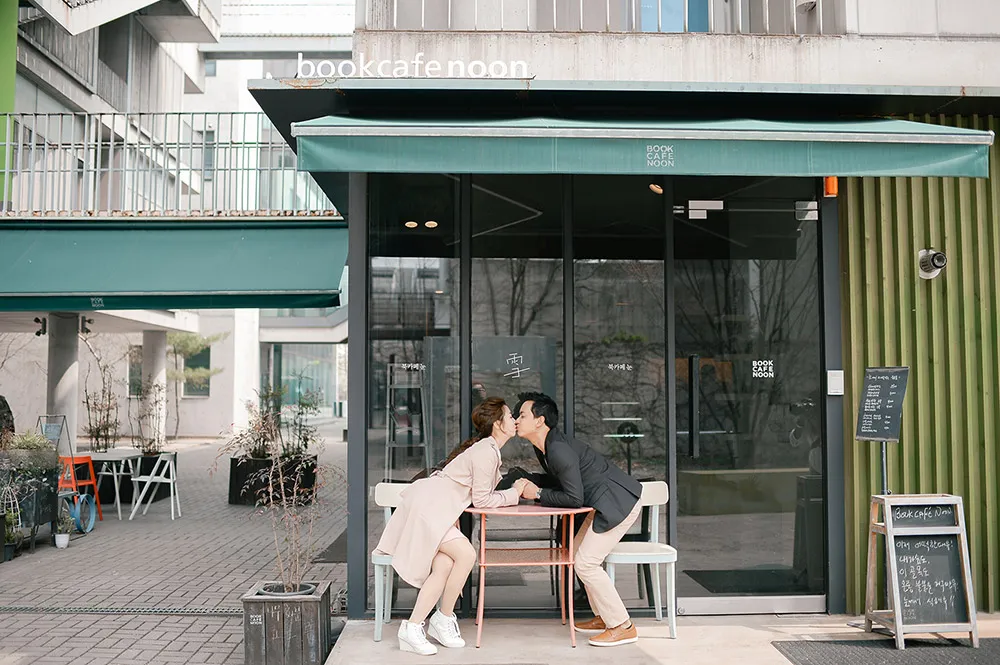 Photo by Jaja Samaniego Photography. theweddingnotebook.com