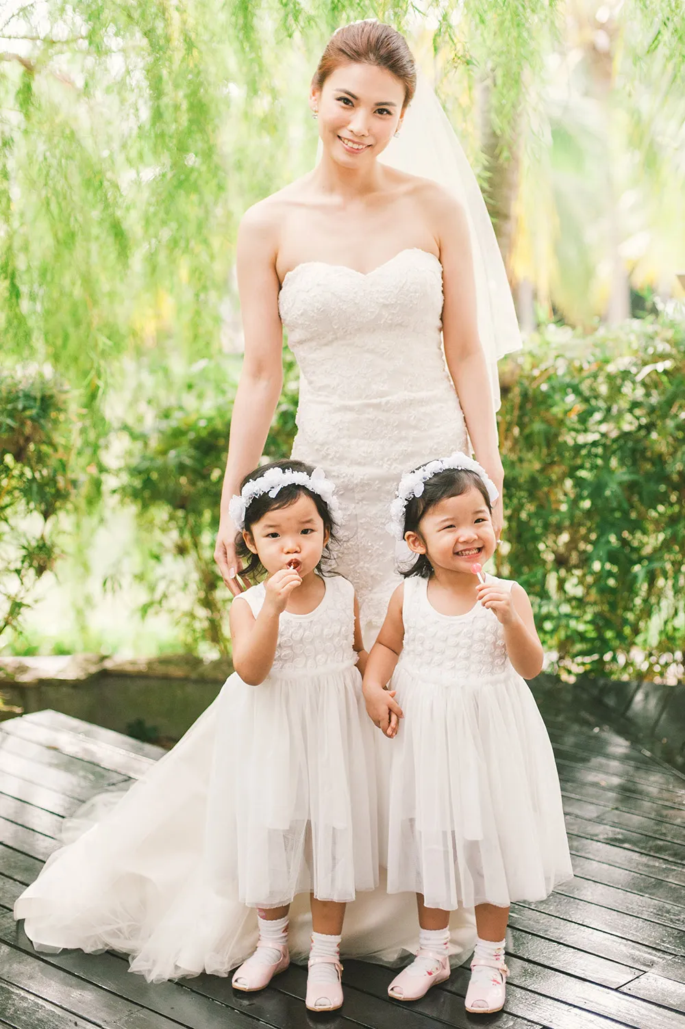 Flowergirls. Munkeat Photography. theweddingnotebook.com