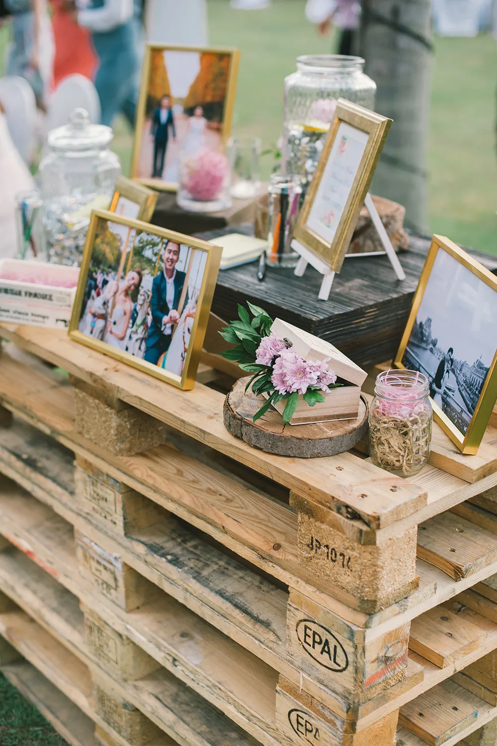 Munkeat Photography. theweddingnotebook.com