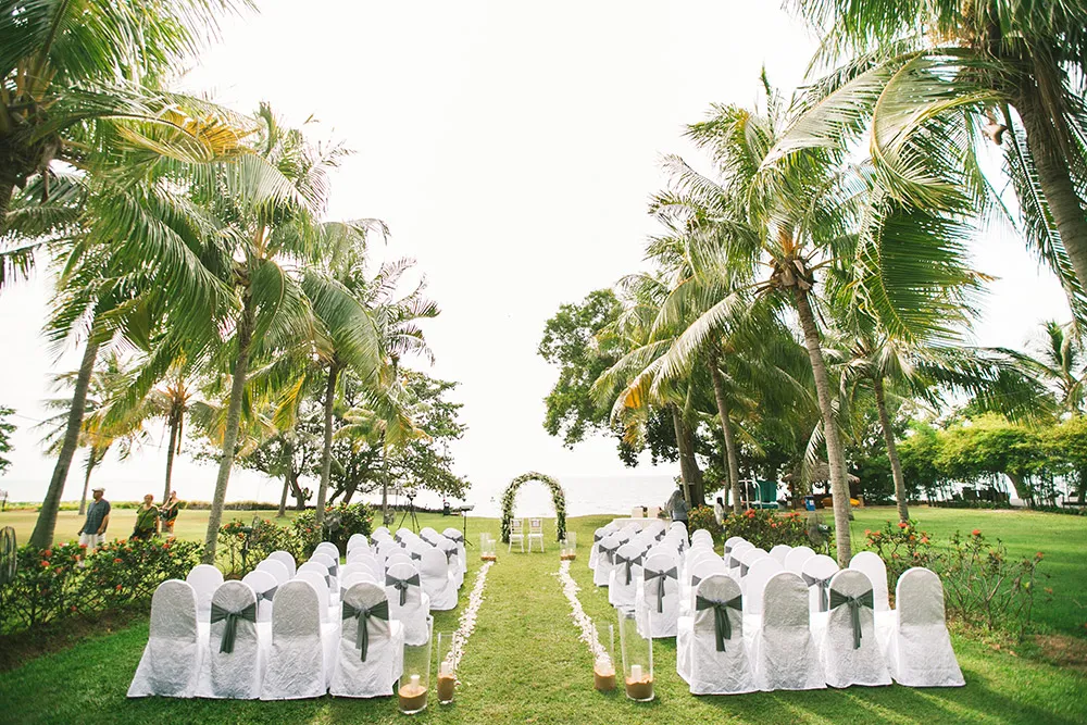 Garden wedding at Thistle Port Dickson Resort. Munkeat Photography. theweddingnotebook.com