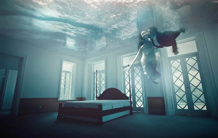 Underwater wedding photographer. Photo by Julian Oh Redd Bullets. theweddingnotebook.com