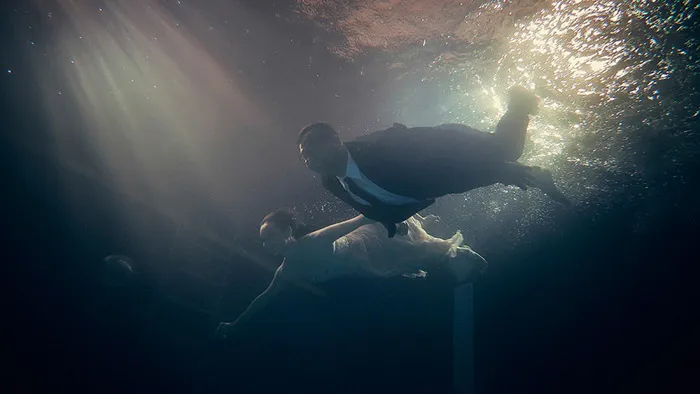 Photo by Julian Oh Redd Bullets. theweddingnotebook.com