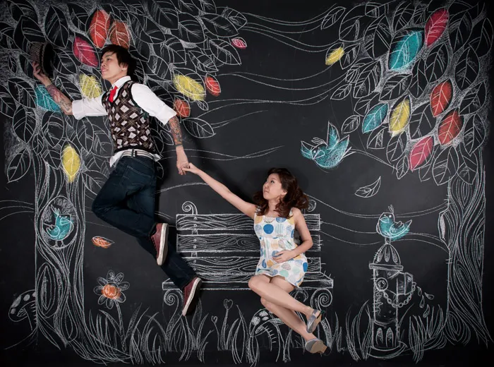 Chalkboard bridal portraits. Photography by Julian Oh of Redd Bullets. theweddingnotebook.com