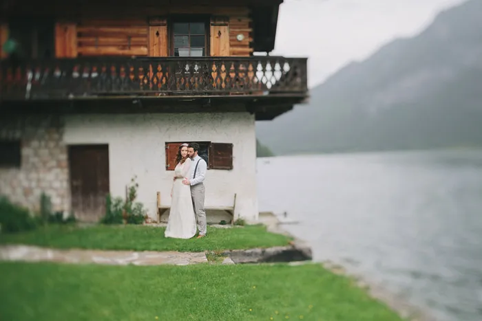 Bridal portraits in Hallstatt. Photography by Thomas Steibl. theweddingnotebook.com