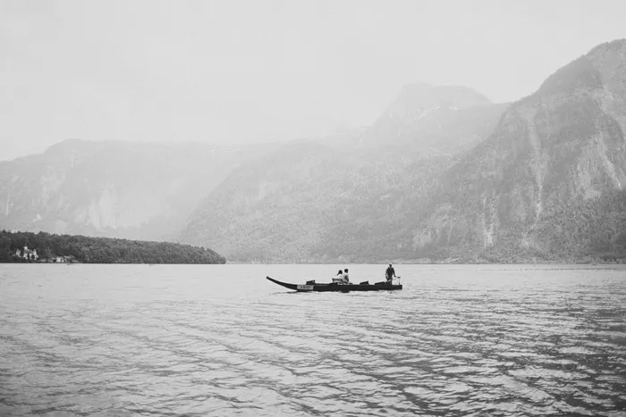 Bridal portraits in Hallstatt. Photography by Thomas Steibl. theweddingnotebook.com