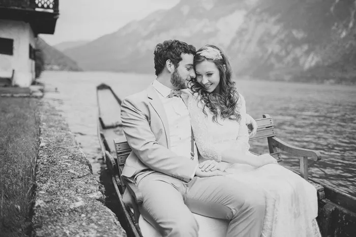 Bridal portraits in Hallstatt. Photography by Thomas Steibl. theweddingnotebook.com