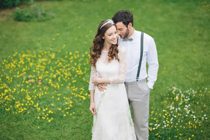 Bridal portraits in Hallstatt. Photography by Thomas Steibl. theweddingnotebook.com
