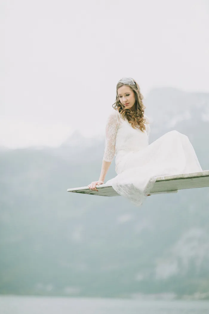 Bridal portraits in Hallstatt. Photography by Thomas Steibl. theweddingnotebook.com