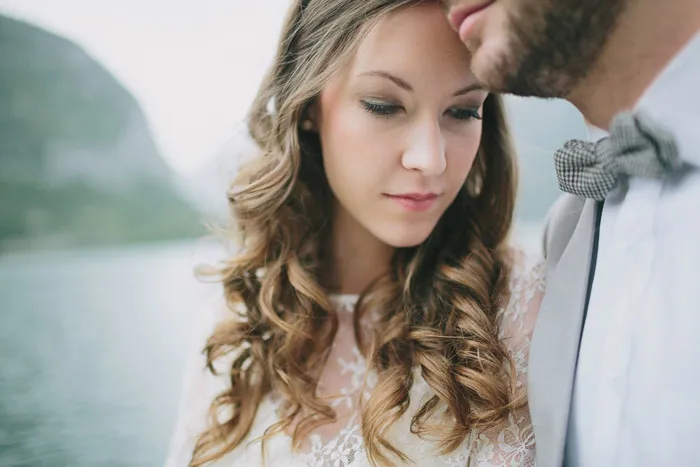 Bridal portraits in Hallstatt. Photography by Thomas Steibl. theweddingnotebook.com