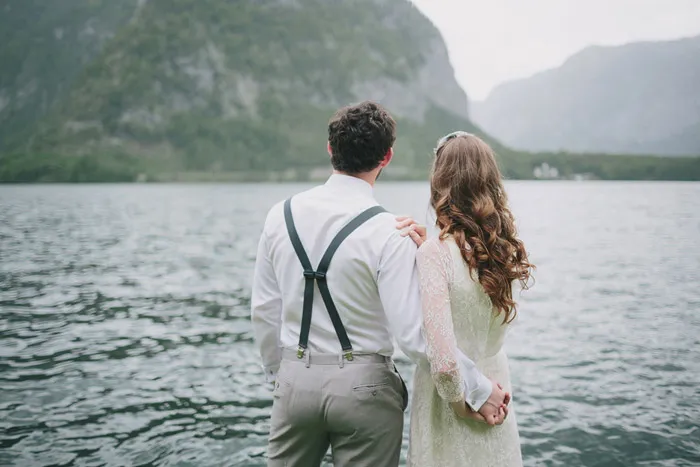 Bridal portraits in Hallstatt. Photography by Thomas Steibl. theweddingnotebook.com