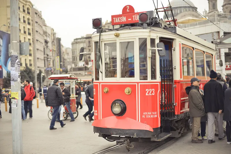 Photo by Andrew Yep Photographie. theweddingnotebook.com