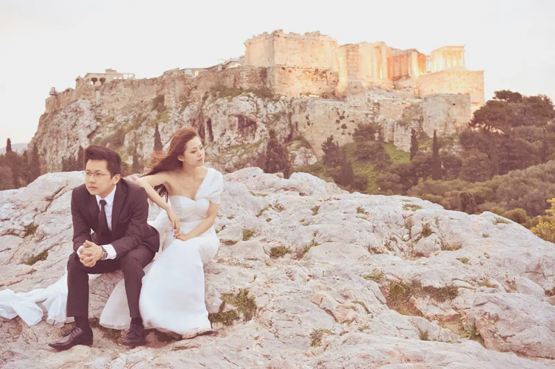 Bridal portraits in Athens. Photo by Andrew Yep Photographie. theweddingnotebook.com