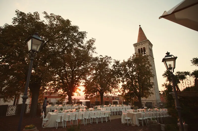 castle outdoor wedding. ZA Gallery. theweddingnotebook.com