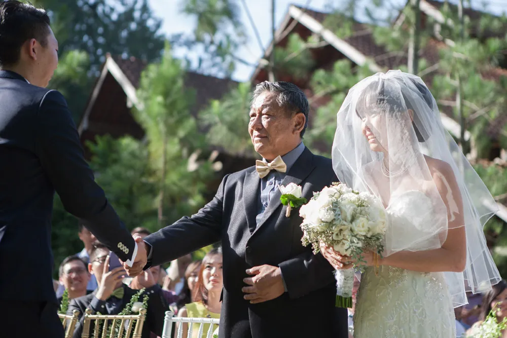 Photography by Anna Rina. theweddingnotebook.com