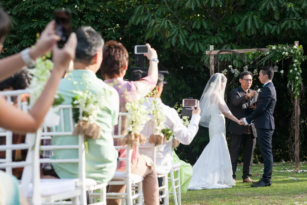 Photography by Anna Rina. theweddingnotebook.com