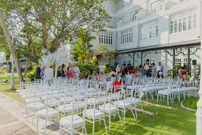 Photo by Alextan Artworks. theweddingnotebook.com