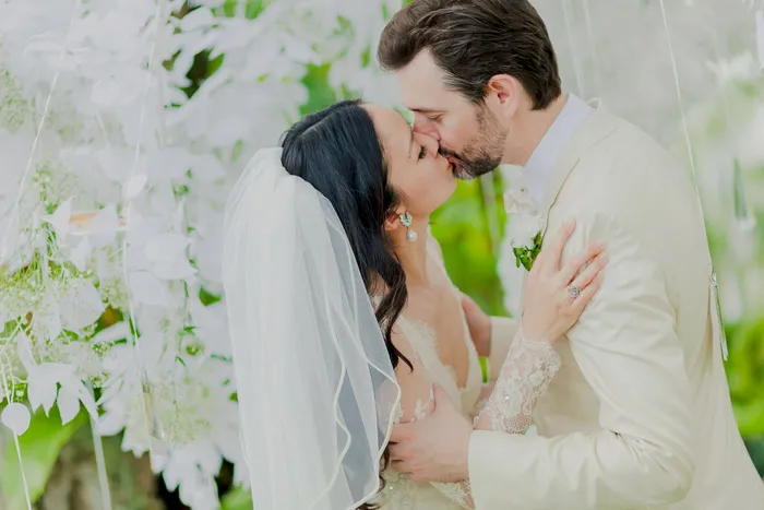 Photo by Alextan Artworks. theweddingnotebook.com