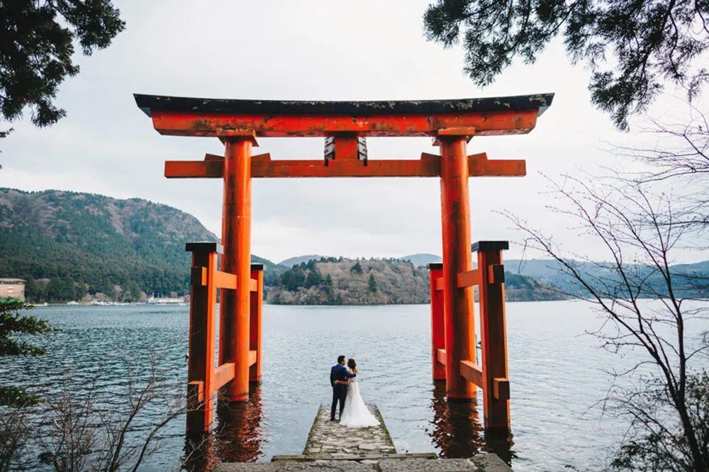 Photo by Synchronal Photography. theweddingnotebook.com