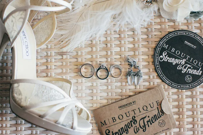 Vintage glam look. Photo by NDrew Photography. theweddingnotebook.com