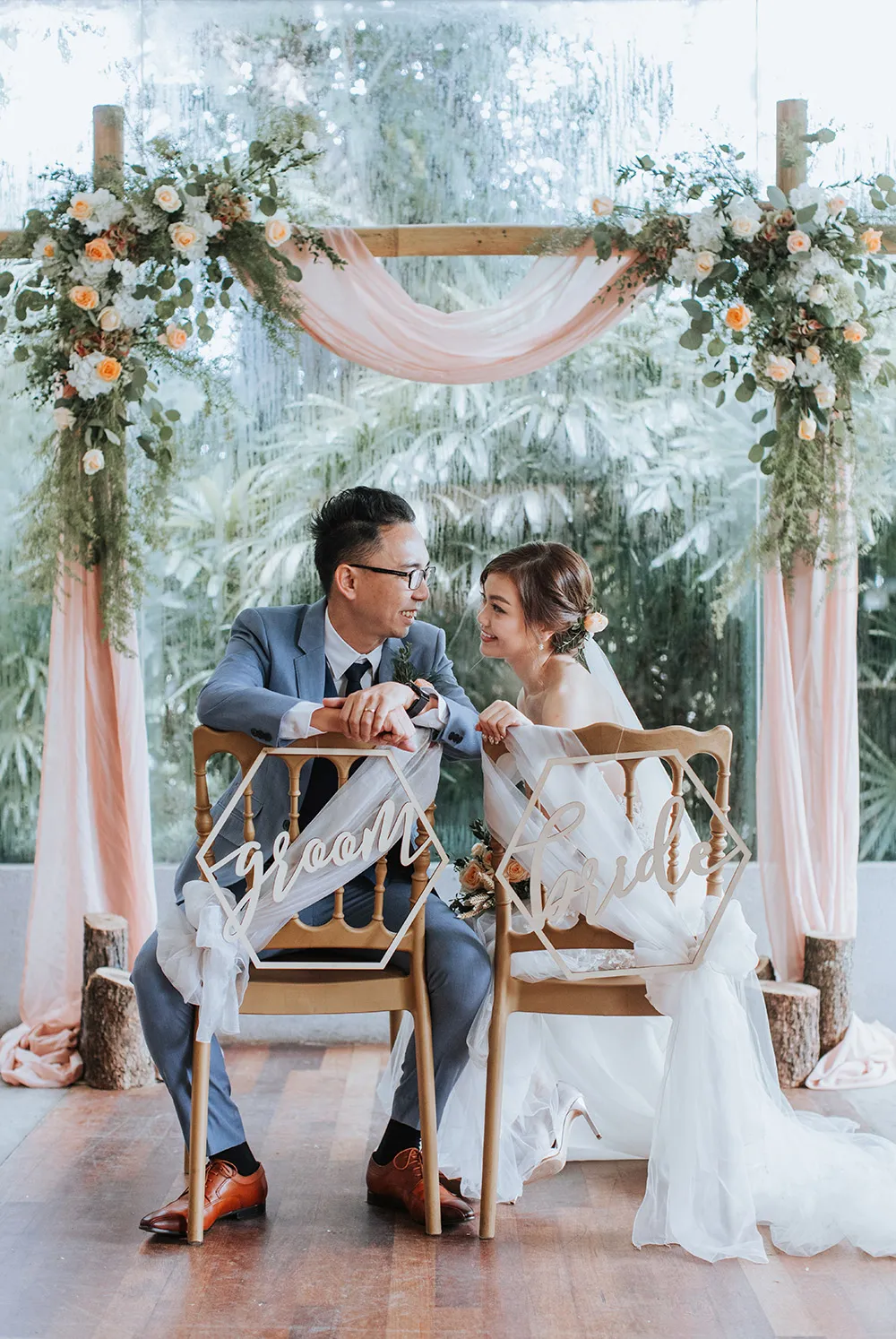 Photo by Zach Chin of Munkeat Studio. theweddingnotebook.com