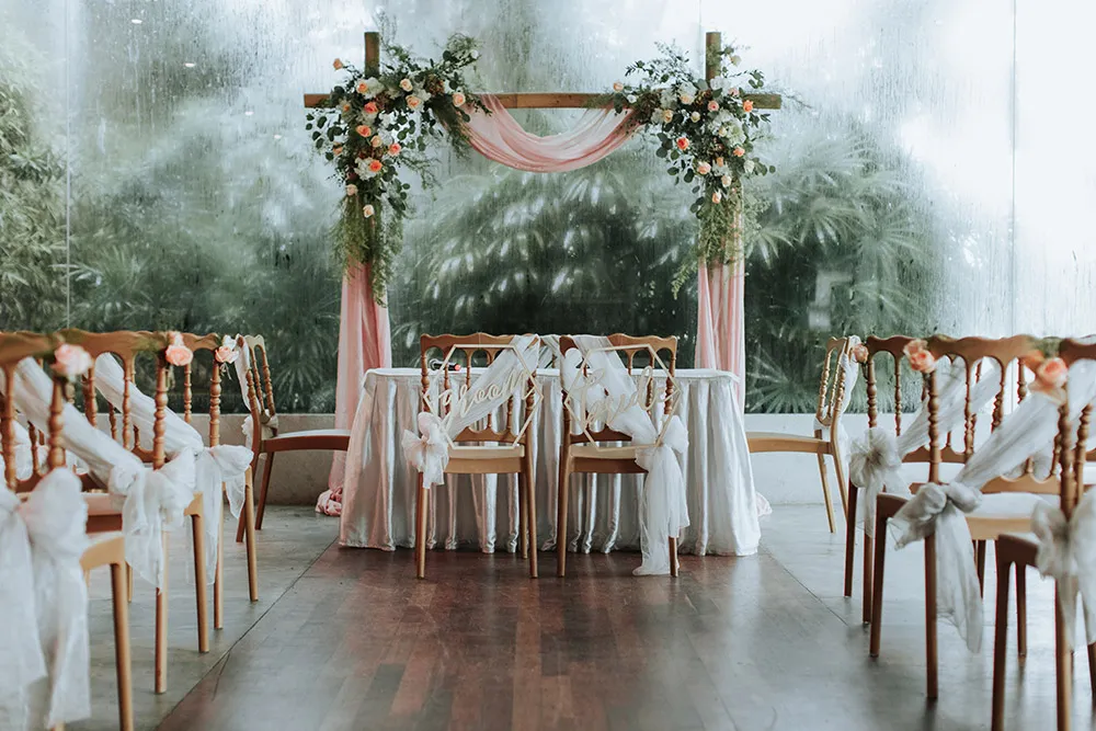 Photo by Zach Chin of Munkeat Studio. theweddingnotebook.com