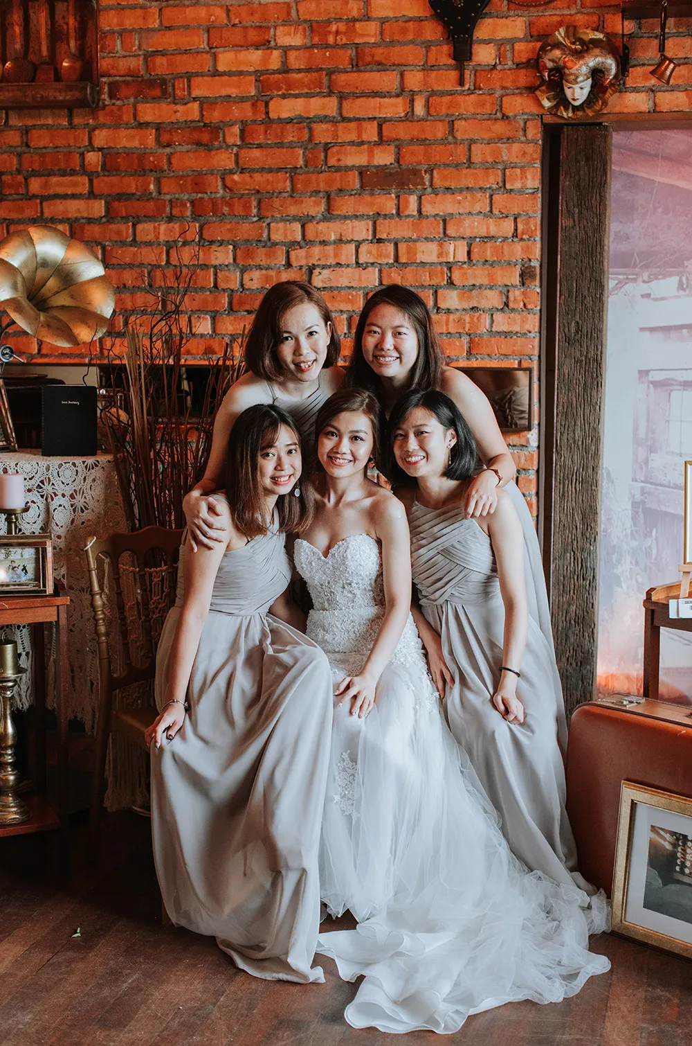 Photo by Zach Chin of Munkeat Studio. theweddingnotebook.com