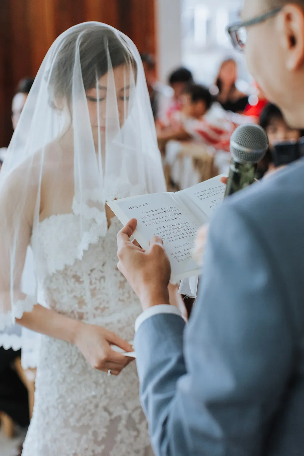 Photo by Zach Chin of Munkeat Studio. theweddingnotebook.com