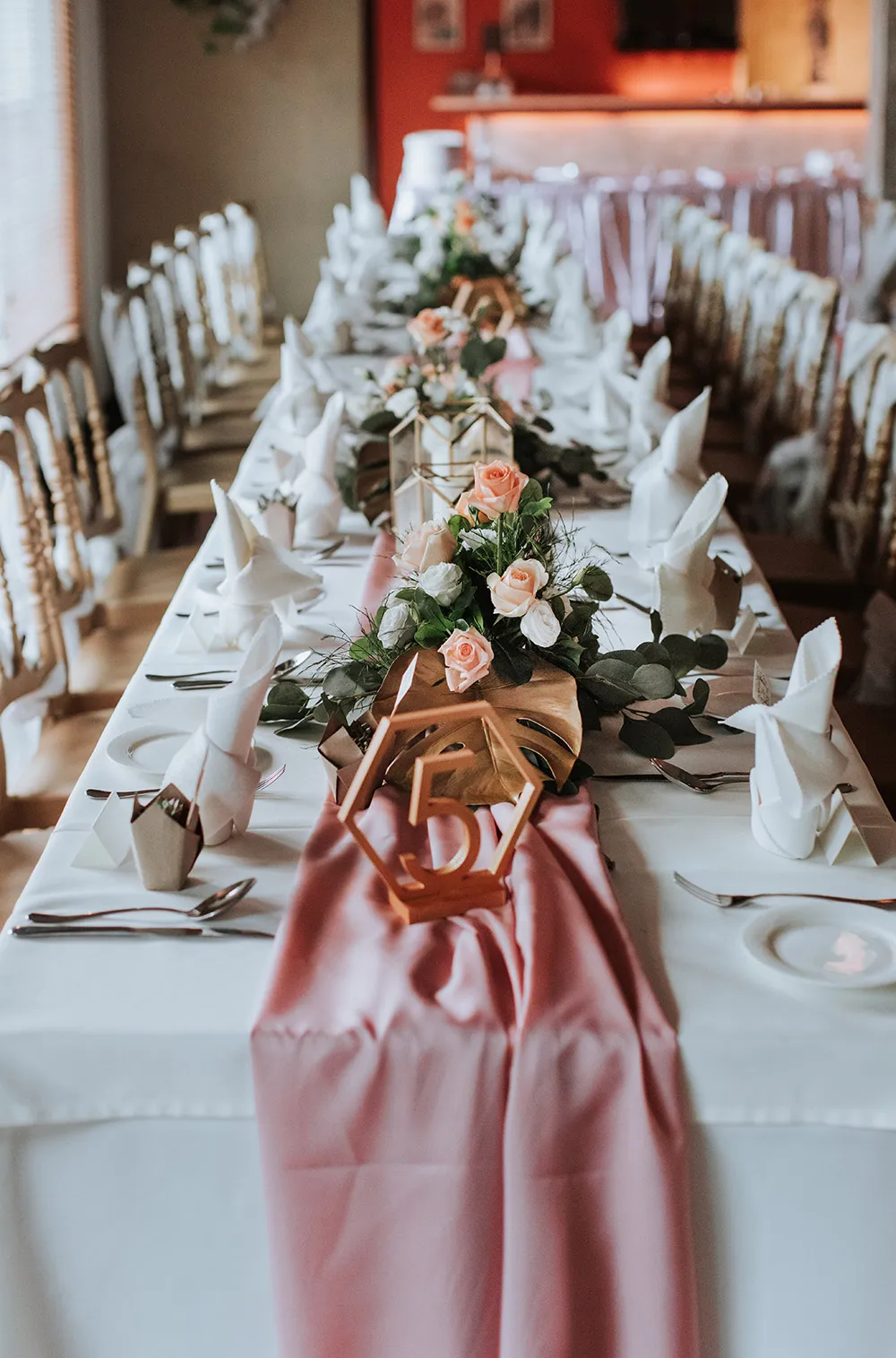 Photo by Zach Chin of Munkeat Studio. theweddingnotebook.com