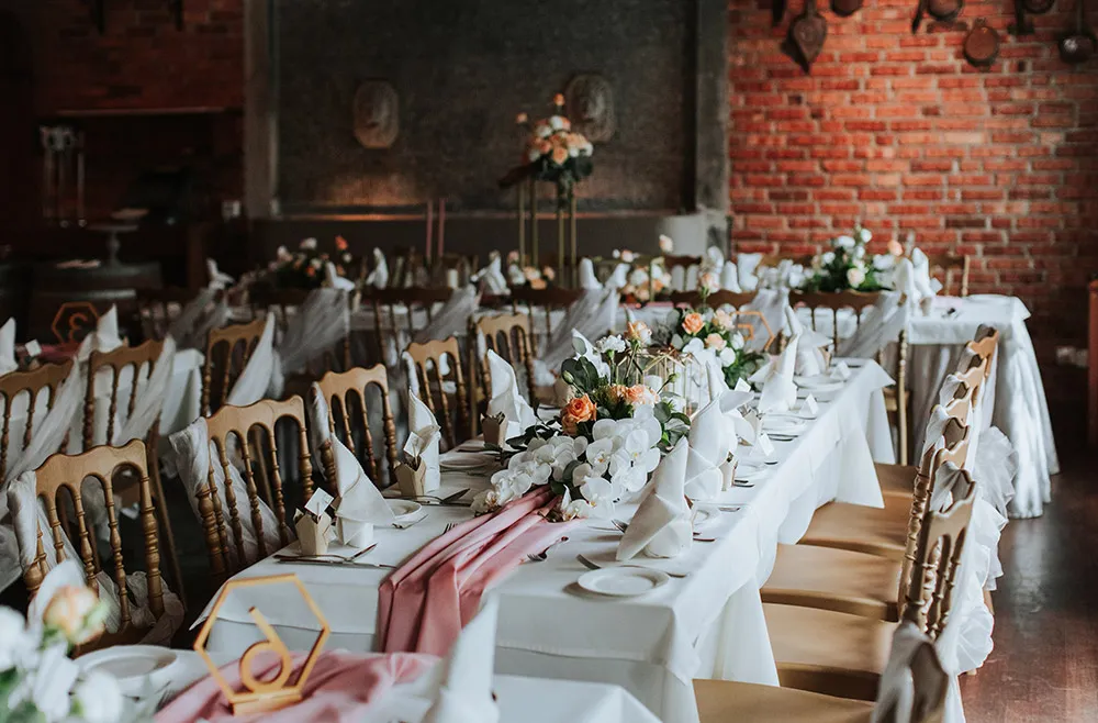 Photo by Zach Chin of Munkeat Studio. theweddingnotebook.com