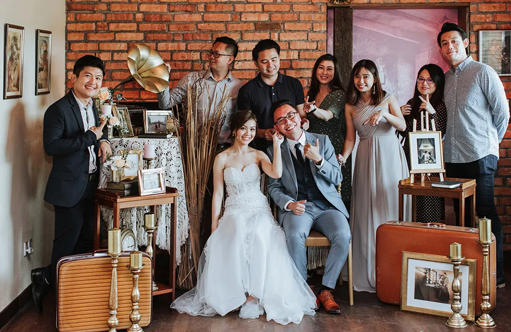 Photo by Zach Chin of Munkeat Studio. theweddingnotebook.com