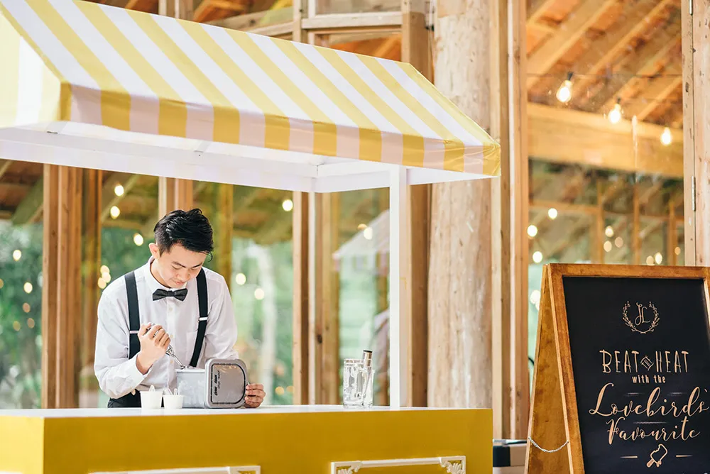 Photo by Peter Herman Photography. Styling by The PeakXperience. theweddingnotebook.com