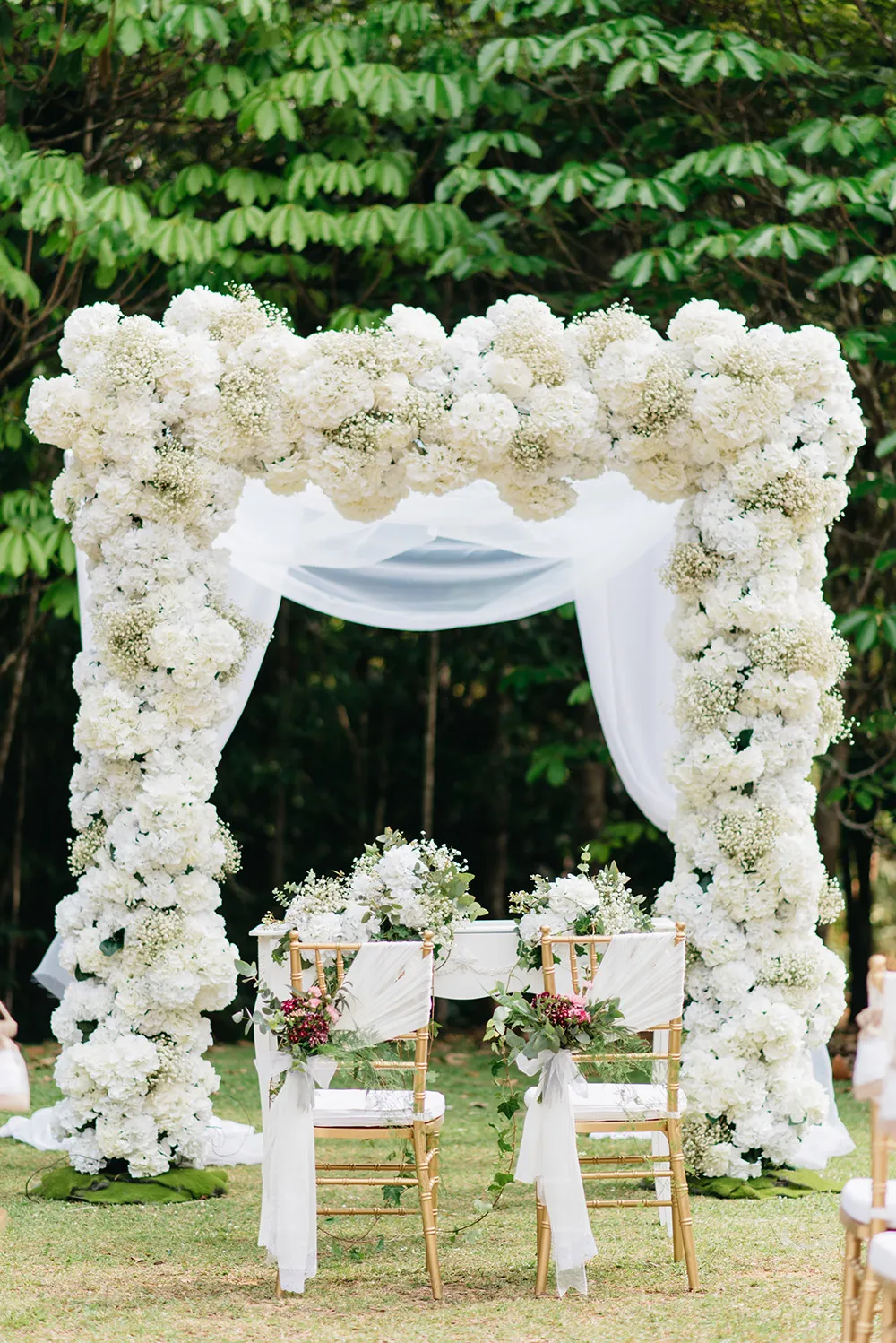 Photo by Peter Herman Photography. Styling by The PeakXperience. theweddingnotebook.com