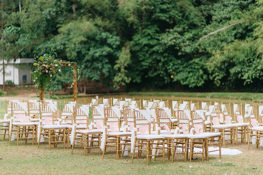 Photo by Peter Herman Photography. Styling by The PeakXperience. theweddingnotebook.com