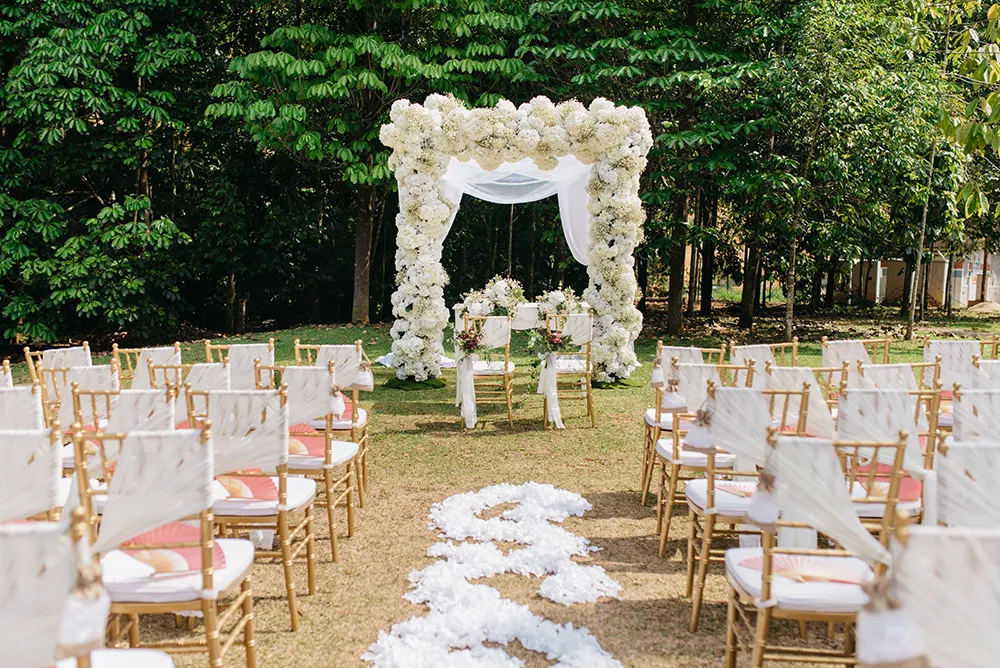 Photo by Peter Herman Photography. Styling by The PeakXperience. theweddingnotebook.com